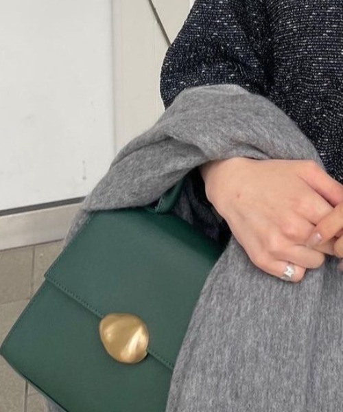 anuans（アニュアンス）の「モチーフ付きミニハンドルバッグ