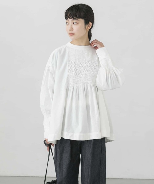 かぐれ（カグレ）の「コットンスモッキングブラウス（シャツ/ブラウス