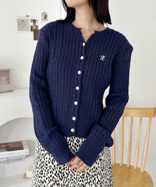 セール】ワンポイント刺繍ケーブル編みニットカーディガン