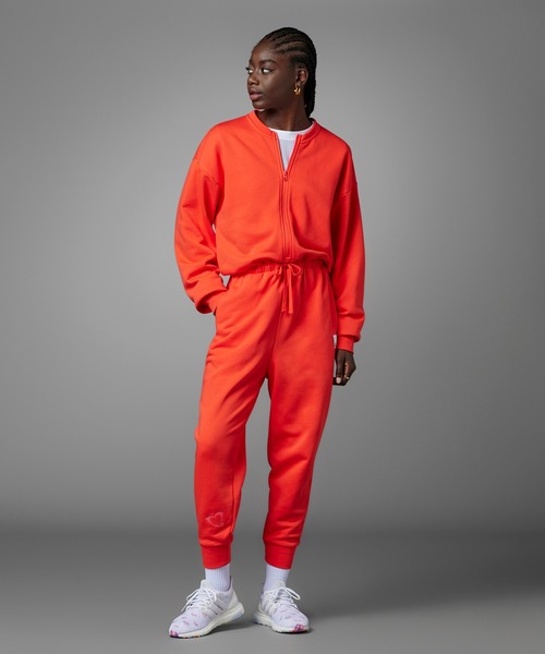 adidas（アディダス）の「バレンタインデー ジャンプスーツ