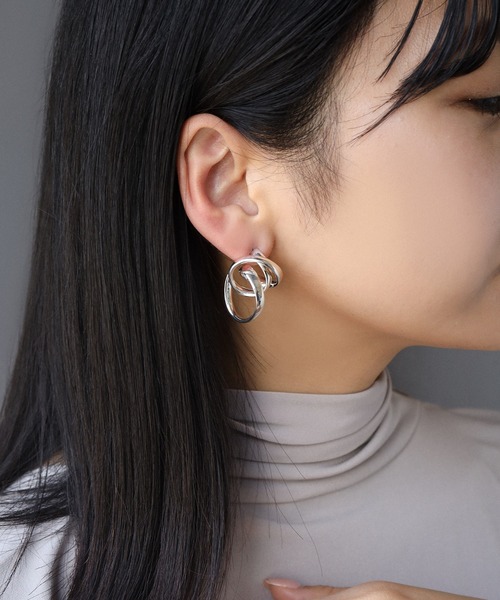 e.m.（イーエム）の「貝成線コンテンポラリーピアス（ピアス（片耳用