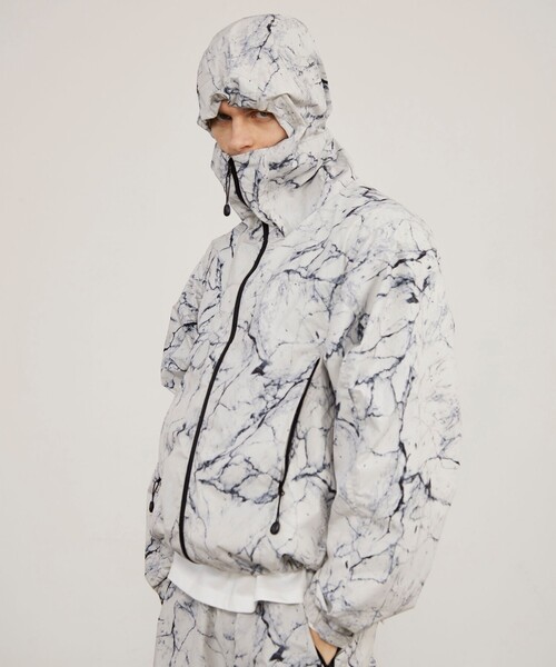 BEAMS（ビームス）の「撥水 総柄プリント ジップアップ フーディ