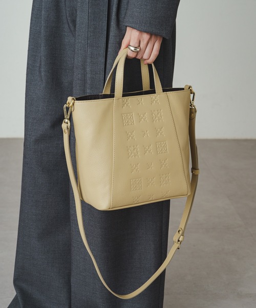 russet（ラシット）の「【型押モノグラムがリバイバル】レザー