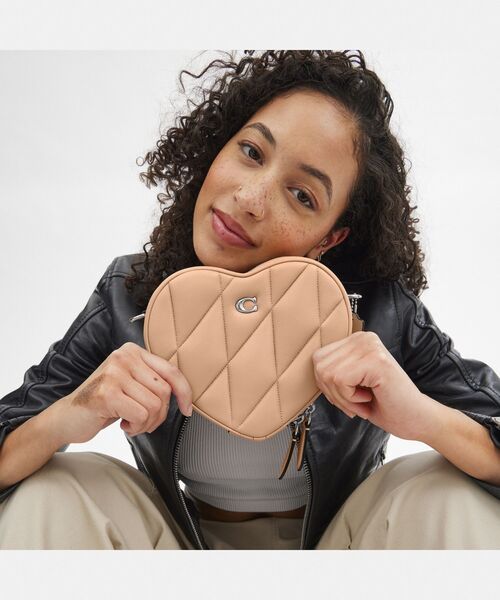 COACH（コーチ）の「ハート クロスボディ・キルティング（ショルダー