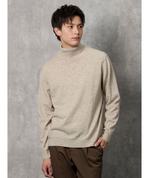 TRANS CONTINENTS 無染色タートルネックニット ブラウン/ベージュ