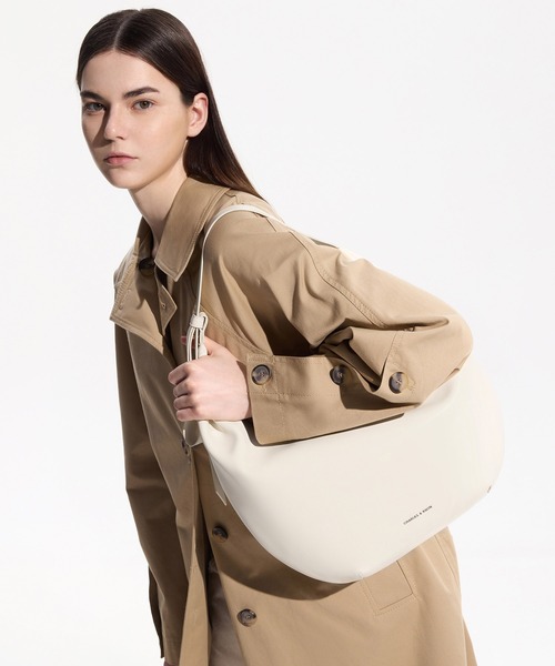 CHARLES & KEITH（チャールズ & キース）の「Odella オデラ カーブ