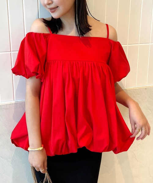 anuans（アニュアンス）の「オフショルダーバルーンキャミソール