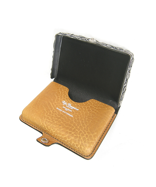 Ugo Cacciatori（ウーゴカッチャトーリ）の「Leaf Flame card case