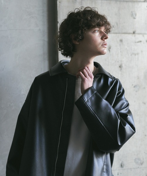 shiki tokyo（シキトウキョウ）の「OVERSIZED SYNTHETIC LEATHER ZIP