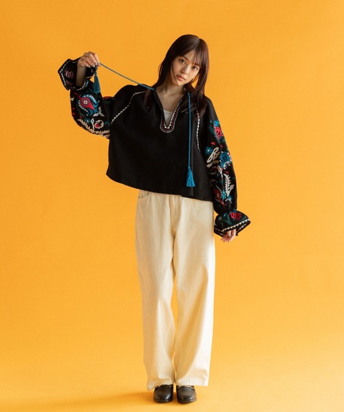 AMERICAN RAG CIE（アメリカンラグシー）の「LEIN 花柄刺繍ブラウス