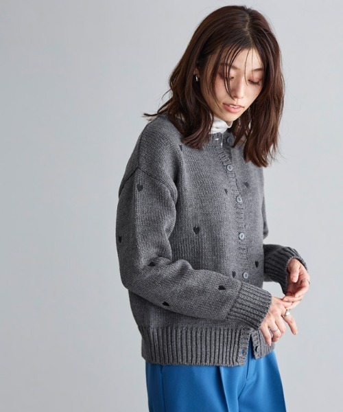 Pierrot（ピエロ）の「ハート刺繍ニットカーディガン（カーディガン