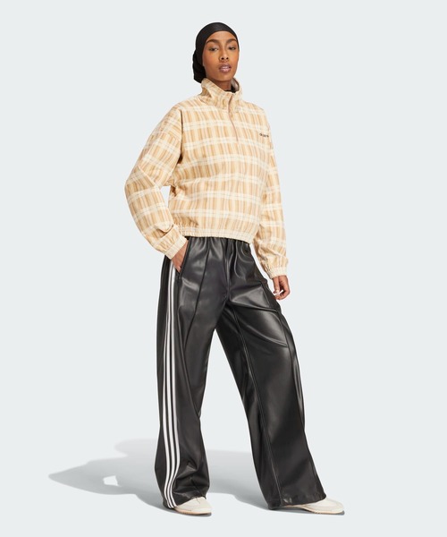 adidas（アディダス）の「コーデュロイ タータン ハーフジップトップ