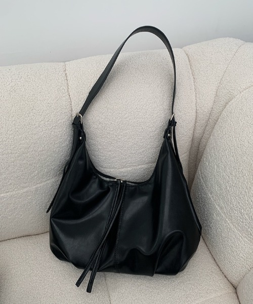 セール】フェイクレザーラウンドショルダーバッグ/A4サイズ収納可