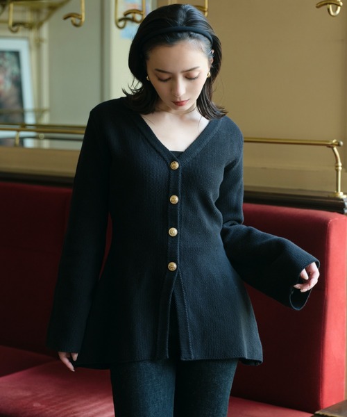 anuans（アニュアンス）の「ウエストシェイプペプラムニットジャケット