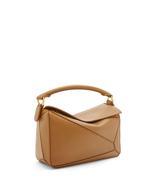 LOEWE（ロエベ）の「パズルバッグ スモール（サテンカーフ