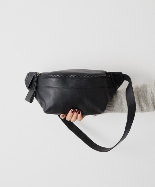 ear PAPILLONNER（イアパピヨネ）の「《牛革》ボディバッグ/ウエスト