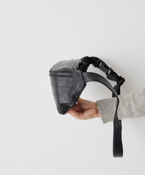 ear PAPILLONNER（イアパピヨネ）の「《牛革》ボディバッグ/ウエスト