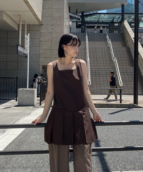 Ameri（アメリ）の「SQUARE NECK LADY LIKE PLEATS TOP（その他