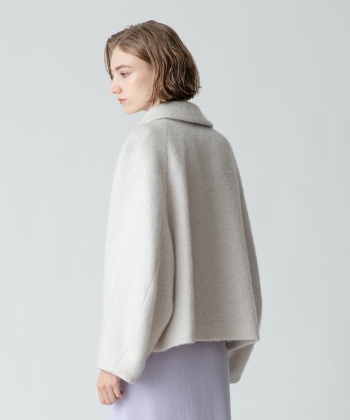 allureville（アルアバイル）の「モヘアシャギーステンカラーショート