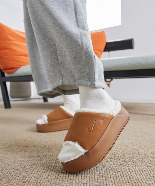 セール】ナイキ カーム エレベーション ファー ウィメンズスライド