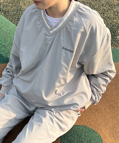 BROKEN BASE（ブロークンベース）の「Vネックナイロンプルオーバー