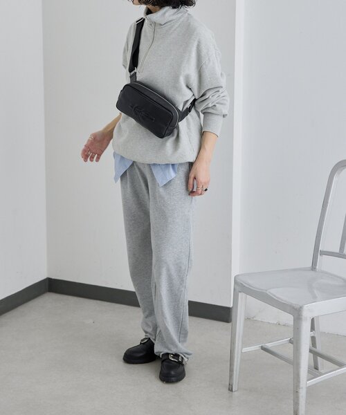 本革/290g》エンボスボディバッグ（ショルダーバッグ）｜ear