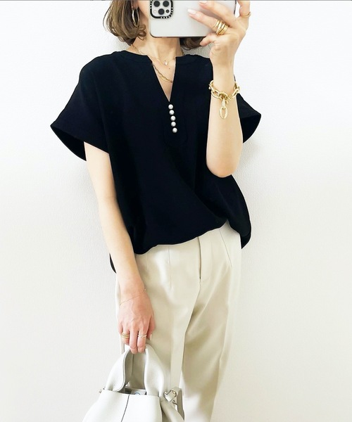 楽シリーズ】イージーケアパール釦キーネックブラウス Emma Taylor