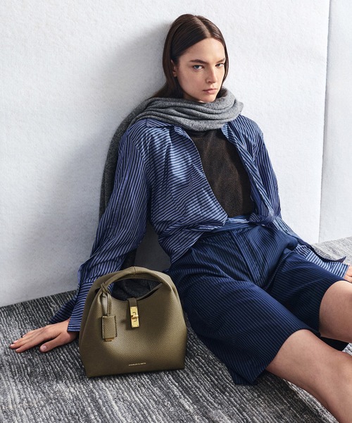 Chance チャンス メタリックアクセントバケットバッグ（ショルダー