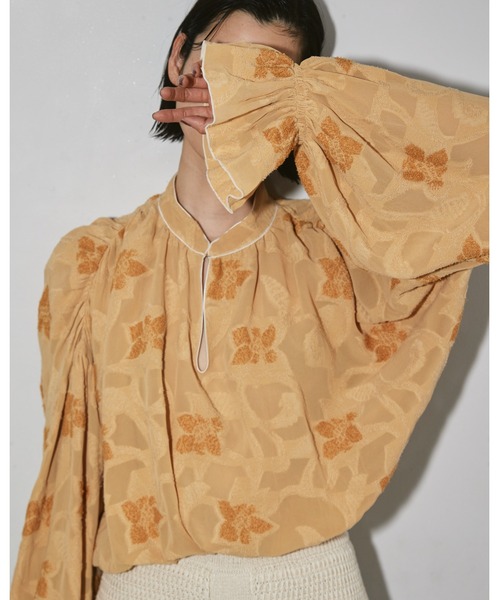 TODAYFUL（トゥデイフル）の「カットジャガードギャザーブラウス