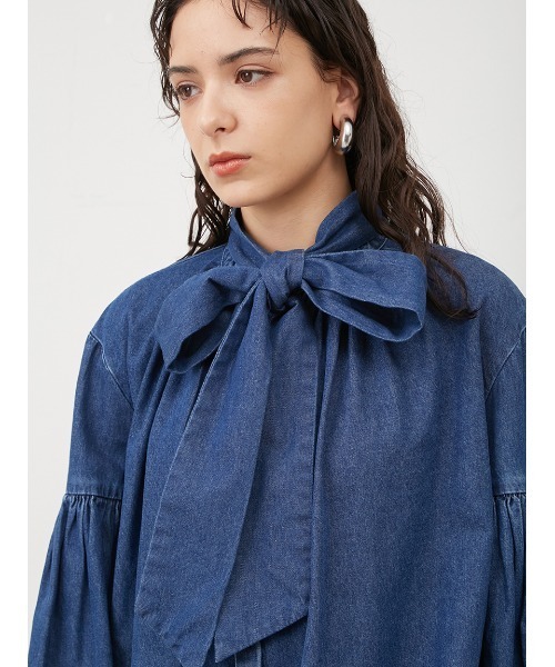 Mila Owen（ミラオーウェン）の「ボウタイ付き袖ボリュームデニム
