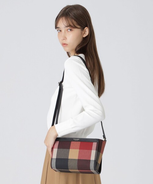 BLUE LABEL CRESTBRIDGE（ブルーレーベルクレストブリッジ）の