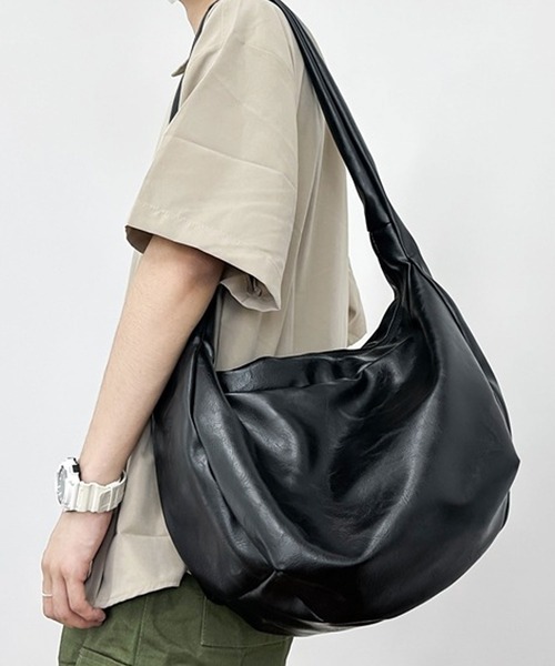 セール】【大容量・軽い◎】レザーライクシンプルハーフムーン