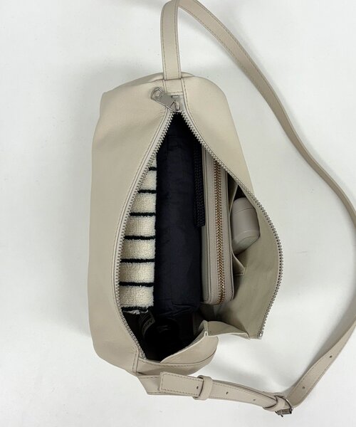 russet（ラシット）の「ソフトレザーロールショルダーバッグ