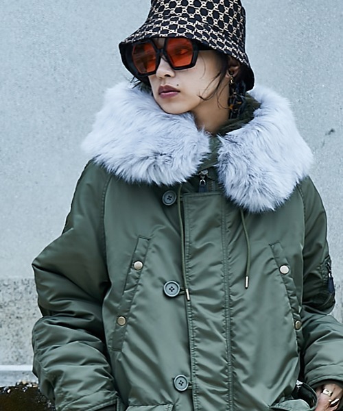 GEVS.（ジェイヴィス）の「カラーフェイクファー付N‐3Bブルゾンコート