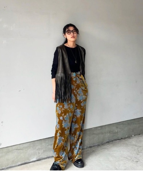 Ameri（アメリ）の「FLOWER PRINT VELOUR PANTS（その他パンツ）」 - WEAR