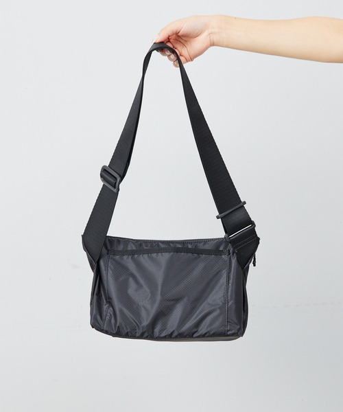 ear PAPILLONNER（イアパピヨネ）の「《撥水》フォックス柄ショルダー