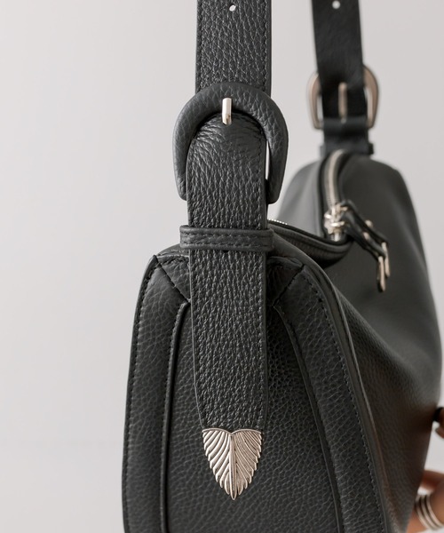 ear PAPILLONNER（イアパピヨネ）の「《牛革》バックルパーツ・2WAY