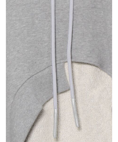 UN3D.（アンスリード）の「ヘムカットショートフーディー（パーカー