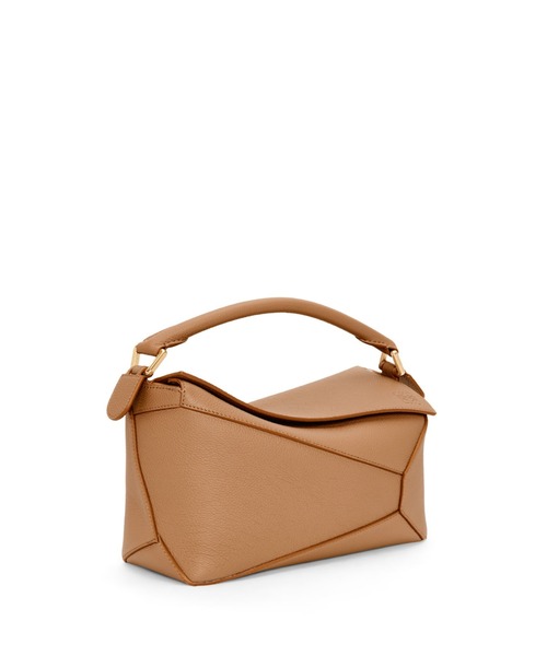 LOEWE（ロエベ）の「パズルエッジ バッグ スモール（ソフトグレイン