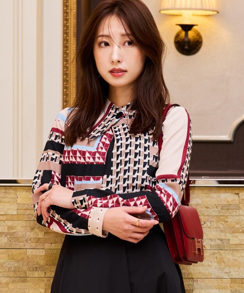 セール】[冨張愛コラボ] ジオメトリックブロックプリントブラウス