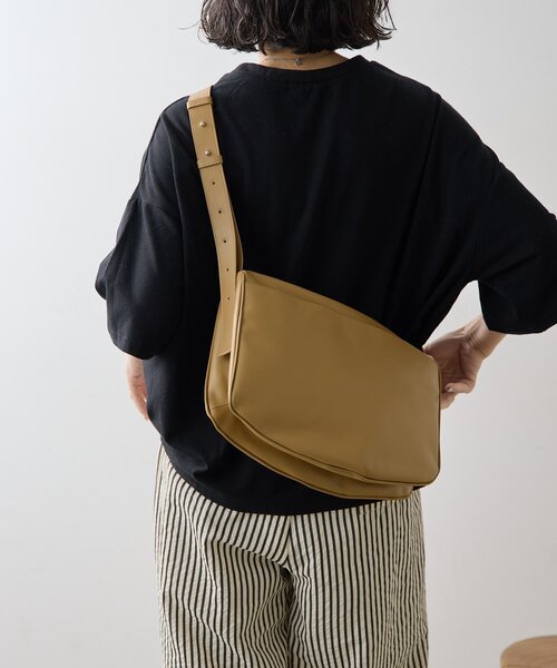 ear PAPILLONNER（イアパピヨネ）の「《本革/470g》スワロ―マチ