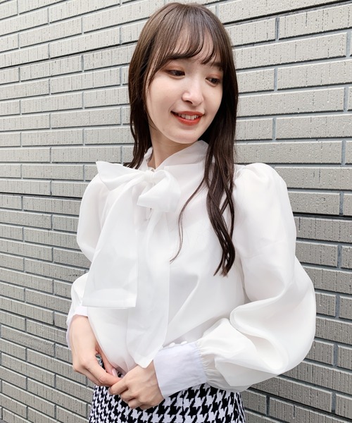 Loueme（ルエム）の「2WAYボリュームスリーブ ボウタイブラウス