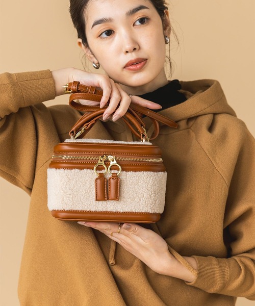 Gready Brilliant（グレディブリリアン）の「バニティボアショルダー