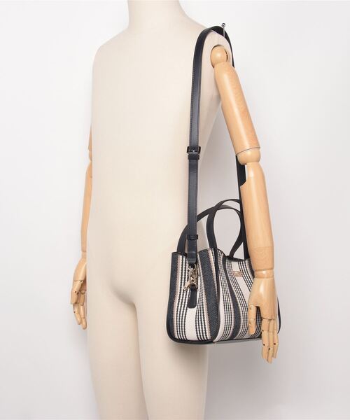 NICOLETTE Small Girlfriend Satchel サッチェル | GUESS(ゲス) JAPAN