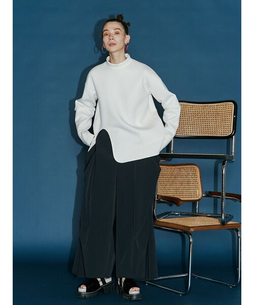 UN3D.（アンスリード）の「カーブスリットトップス（Tシャツ