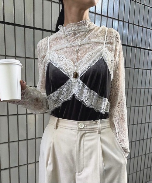 Ameri（アメリ）の「VELOUR CAMI SET LACE TOP（シャツ/ブラウス