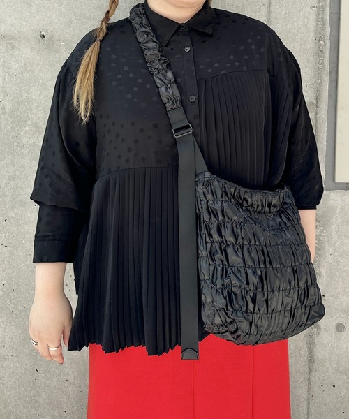 ear PAPILLONNER（イアパピヨネ）の「《いくまり監修》アシメプリーツ