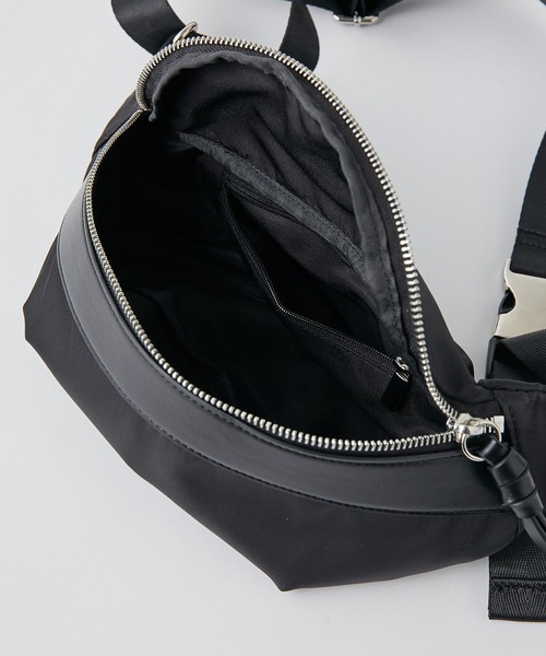 GALLARDAGALANTE（ガリャルダガランテ）の「ナイロンボディバッグ