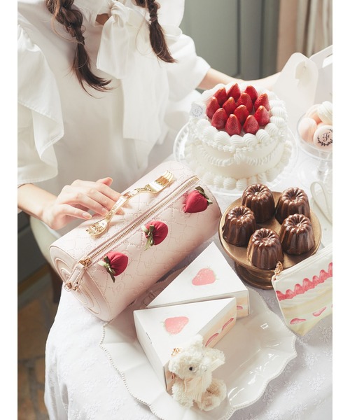 Maison de FLEUR（メゾンドフルール）の「モノグラムロールケーキ