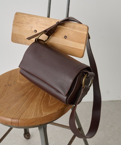 BEARDSLEY（ビアズリー）の「レザーボディバッグ（ショルダーバッグ